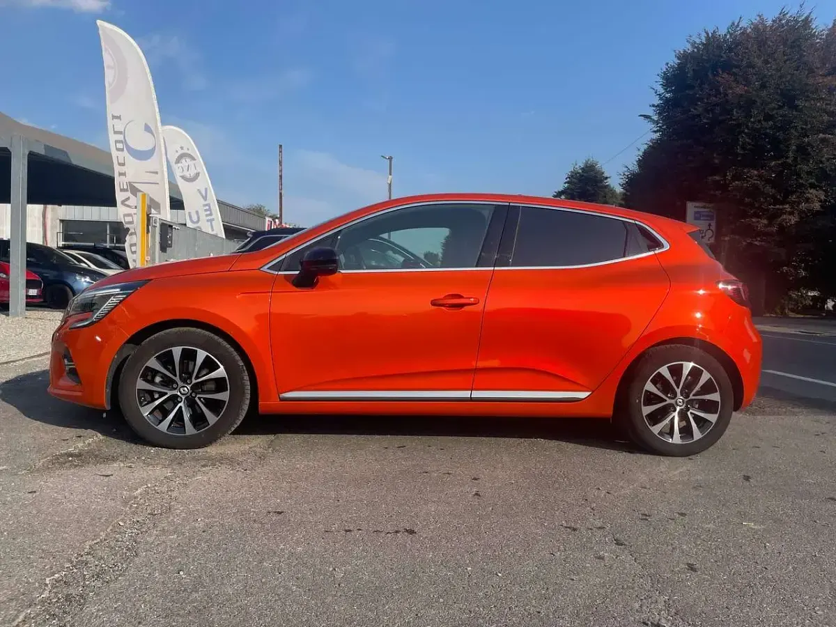 Usata Renault Clio V Techno 91 CV (66 kW) 2023 Arancione Berlina