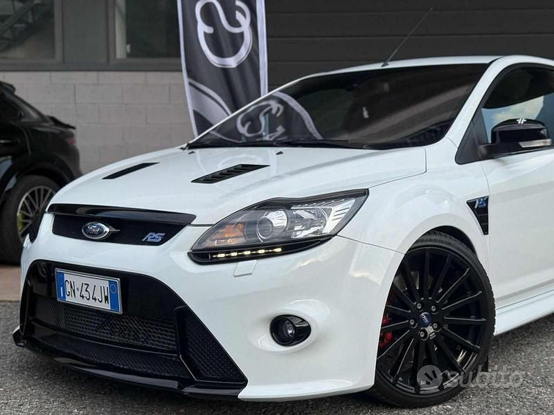 Usata Ford Focus RS 305 CV (224 kW) 2010 Bianco Utilitaria