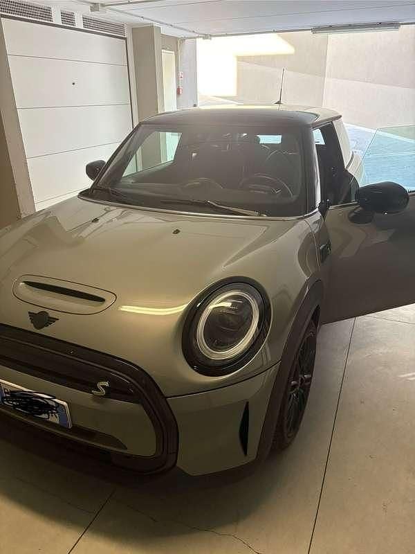 Usata Mini Cooper SE Classic 75 kW (102 CV) 2022 Grigio Utilitaria