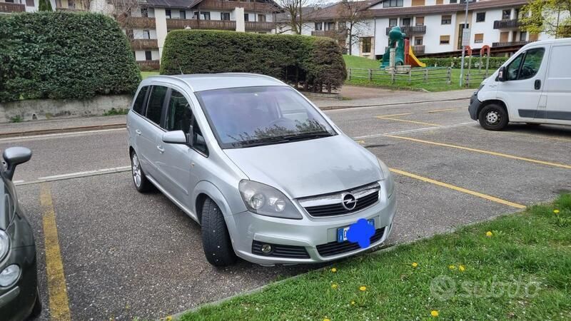 Usata Opel Zafira 150 CV (110 kW) 2008 Grigio Monovolume
