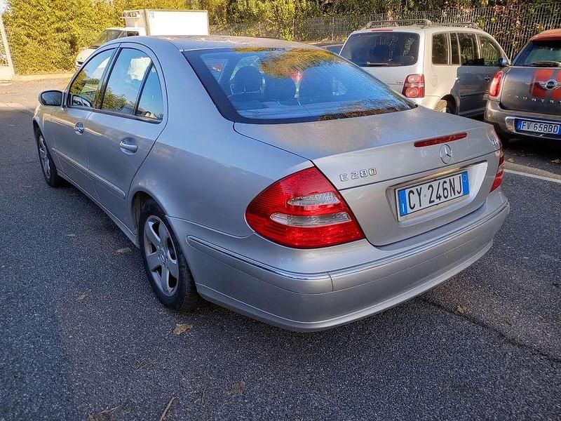 Usata Mercedes E280 Avantgarde 177 CV (130 kW) 2006 Argento Berlina