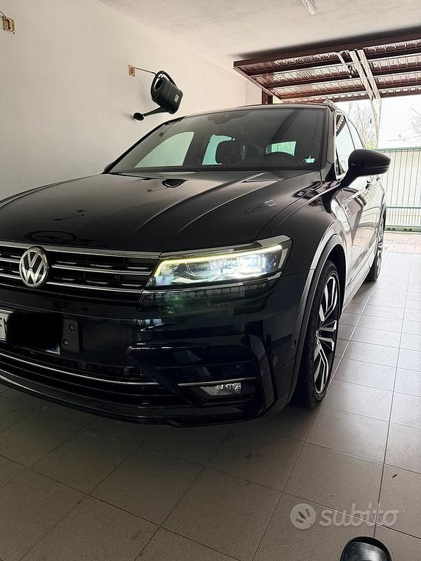 Usata VW Tiguan R-line 150 CV (110 kW) 2018 Nero SUV