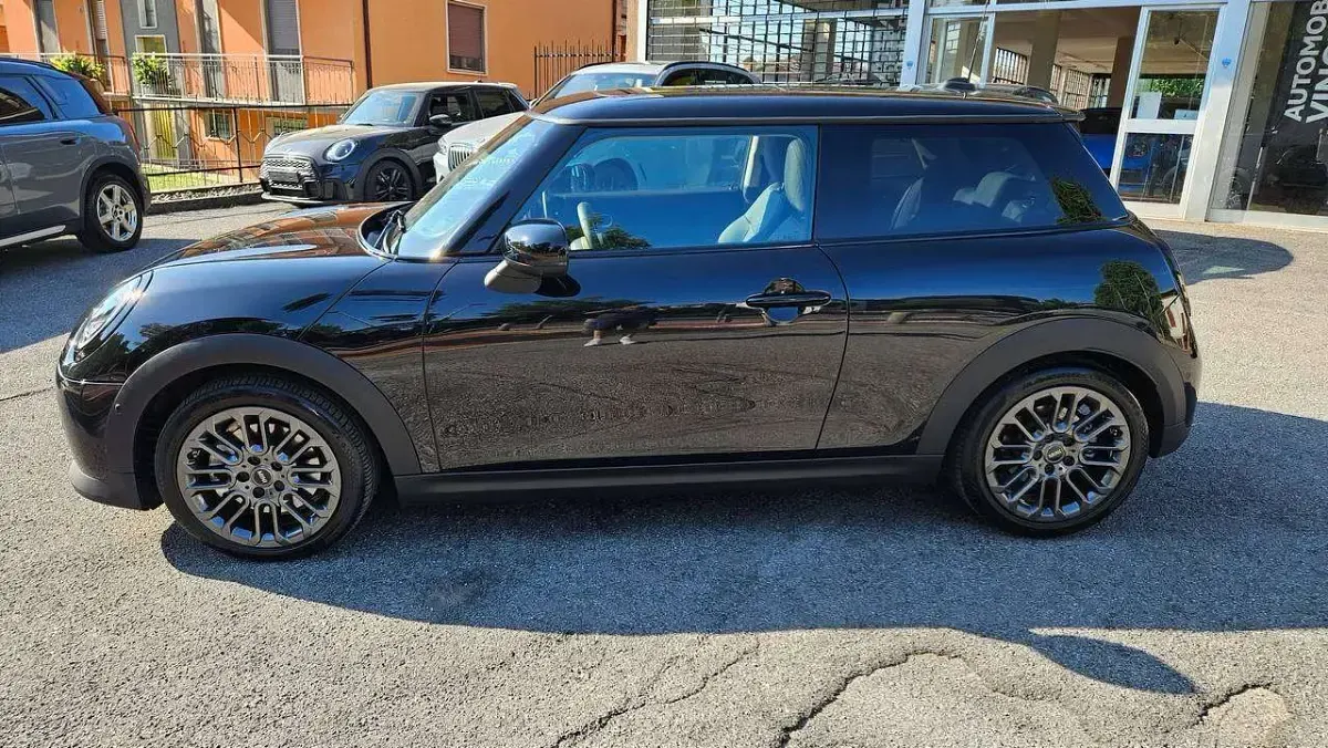 Usata Mini Cooper 156 CV (114 kW) 2024 Midnight black Utilitaria