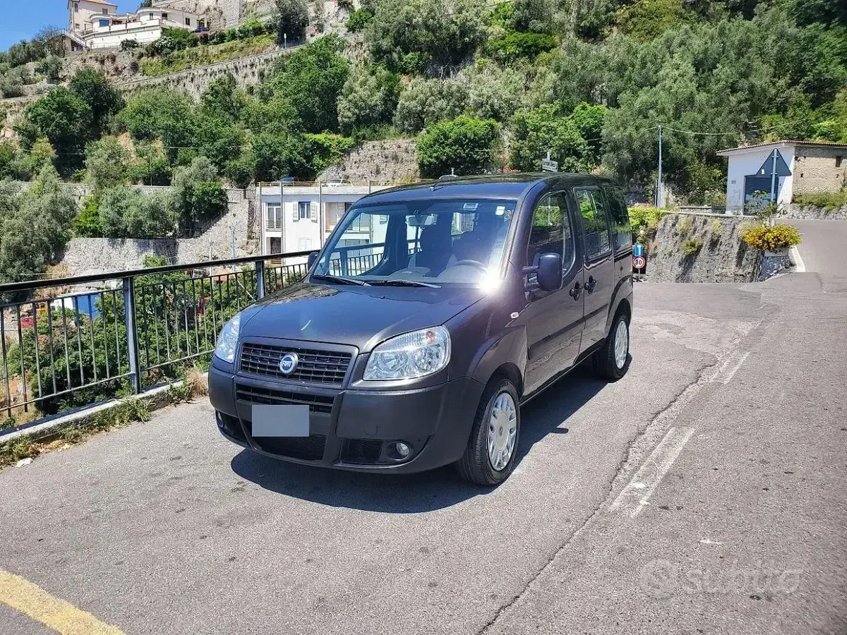 Usata Fiat Doblò 120 CV (88 kW) 2006 Grigio Monovolume