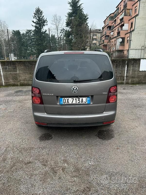 Usata VW Touran 2009 Grigio Monovolume