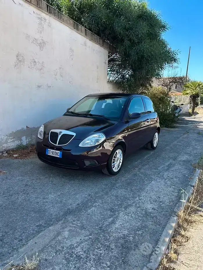 Usata Lancia Ypsilon 60 CV (44 kW) 2008 Viola Utilitaria
