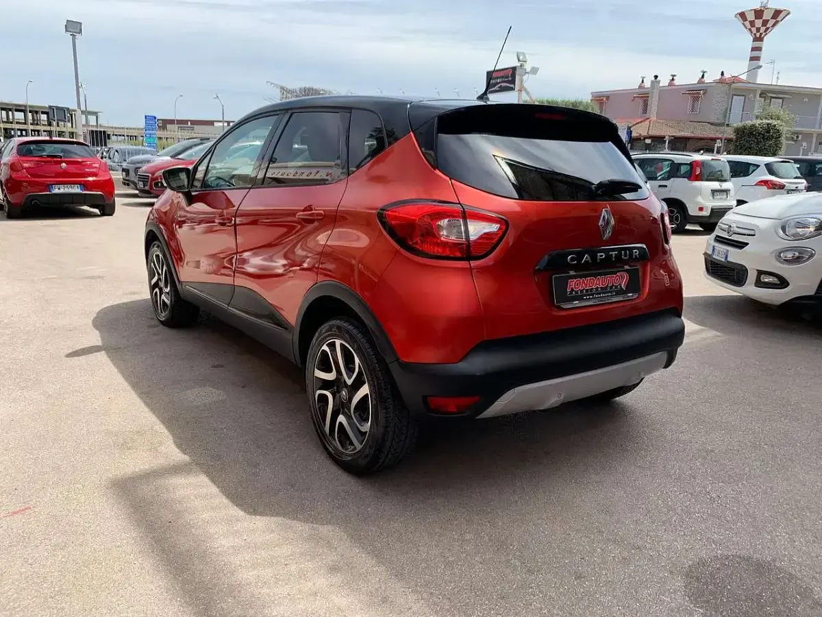 Usata Renault Captur 90 CV (66 kW) 2016 Arancione SUV
