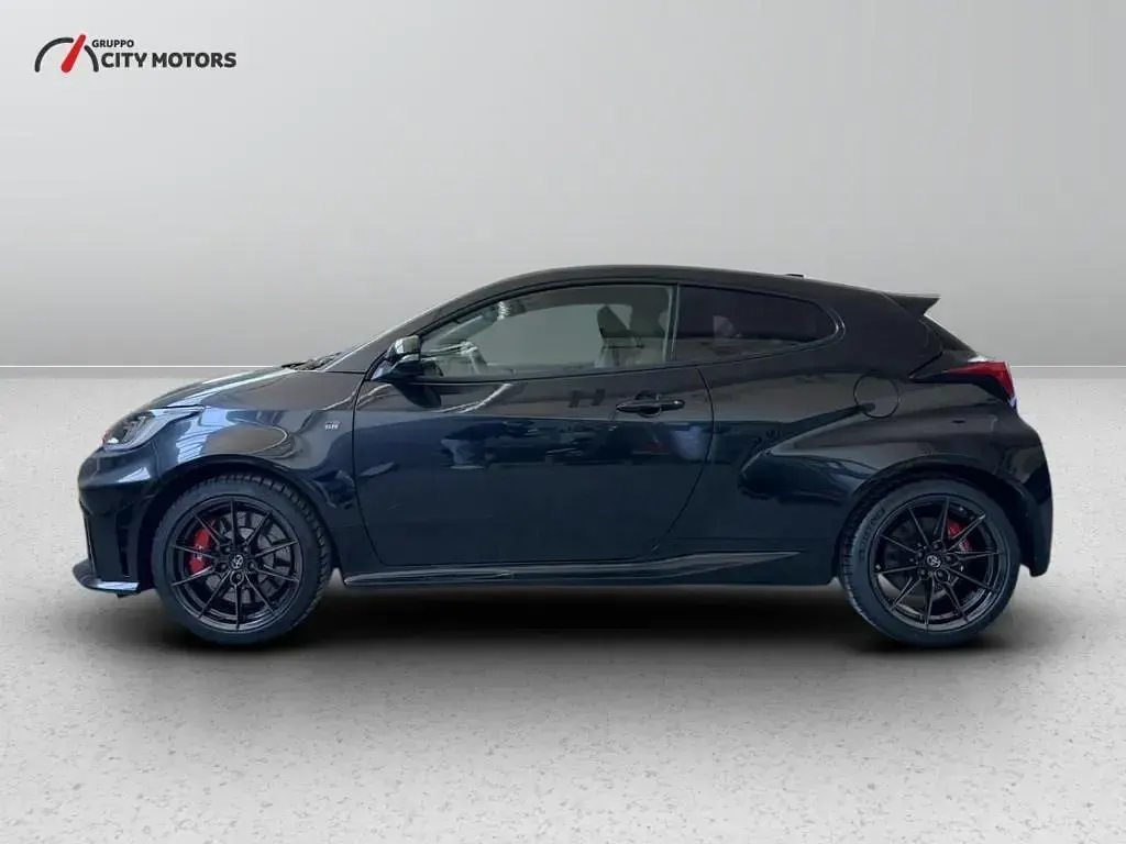Usata Toyota Yaris 280 CV (205 kW) 2024 Nero Berlina