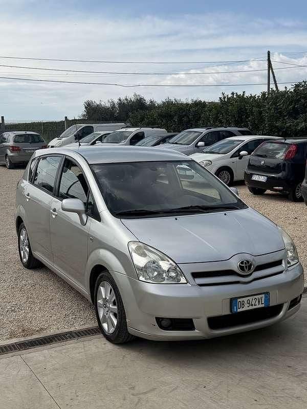 Usata Toyota Corolla Verso 136 CV (100 kW) 2006 Argento Monovolume