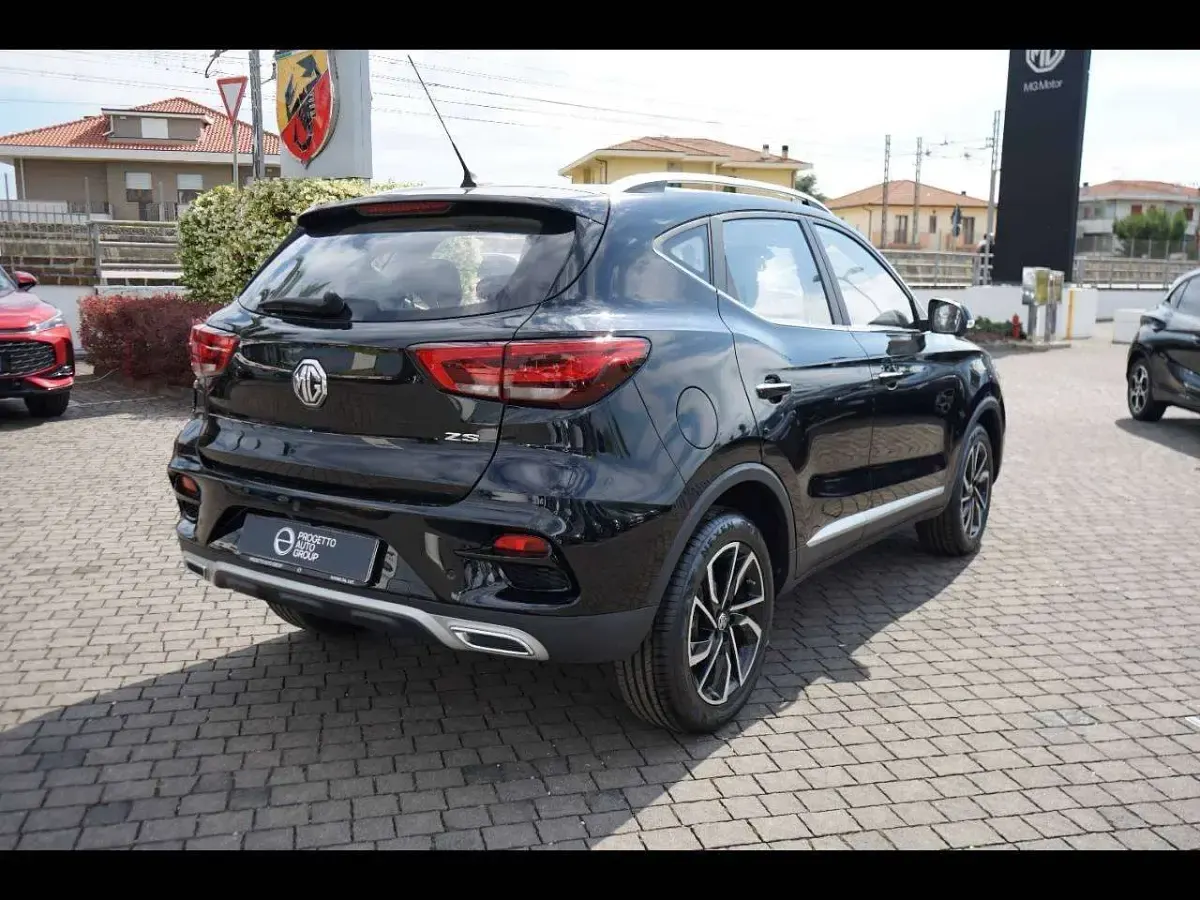 Usata MG ZS Luxury 106 CV (77 kW) 2024 Nero SUV