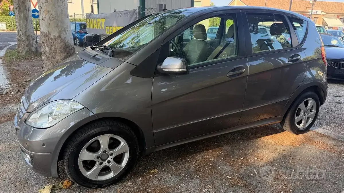 Usata Mercedes A160 Avantgarde 95 CV (69 kW) 2011 Grigio Utilitaria