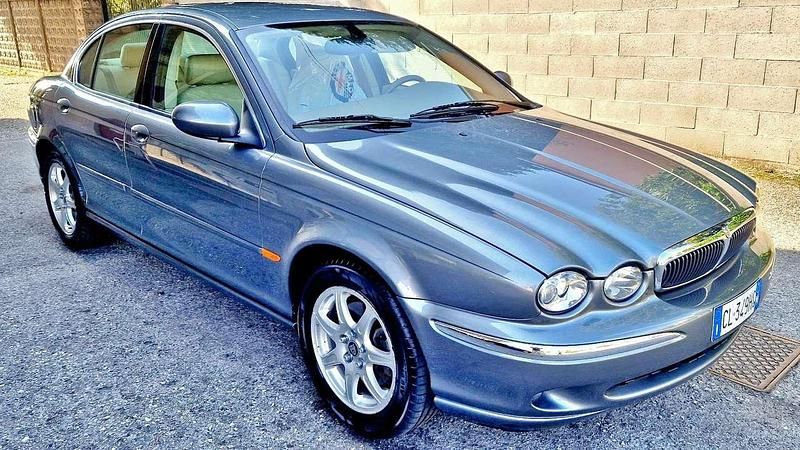 Usata Jaguar X-type Executive 156 CV (114 kW) 2003 Grigio Berlina
