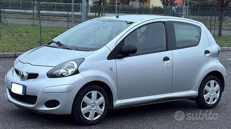 Usata Toyota Aygo Connect Style 68 CV (50 kW) 2012 Grigio Utilitaria