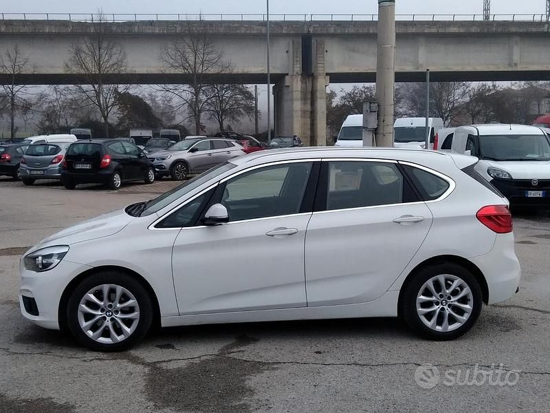Usata BMW 218 Advantage 149 CV (109 kW) 2017 Bianco Station wagon