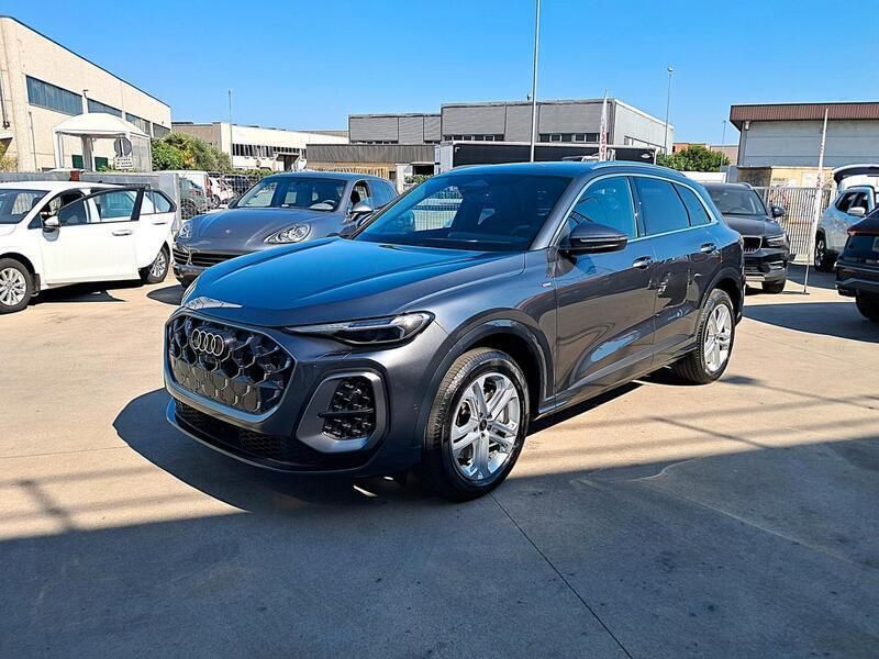 Nuova Audi Q5 S-Line 204 CV (150 kW) 2025 Grigio SUV