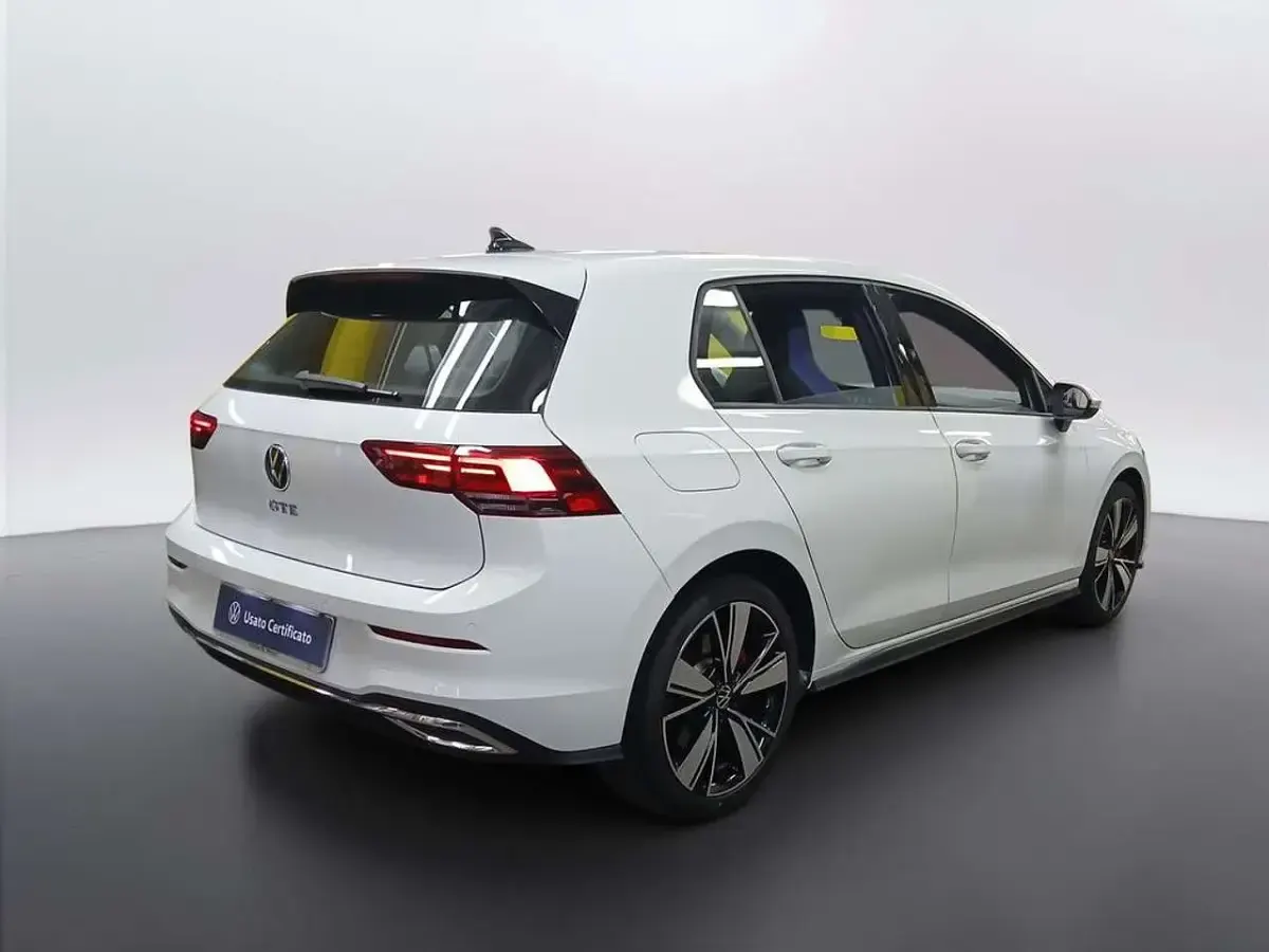 Usata VW Golf VIII GTE 245 CV (180 kW) 2021 0q pure white Berlina
