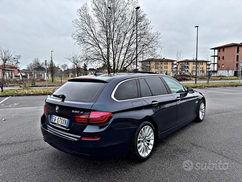 Usata BMW 530 Luxury Line 258 CV (189 kW) 2014 Blu Station wagon