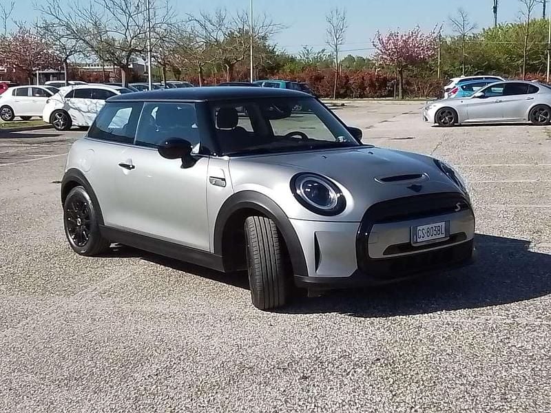 Usata Mini Cooper SE Essential 75 kW (102 CV) 2023 Argento Utilitaria