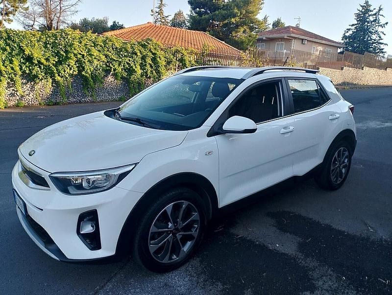 Usata Kia Stonic Style 100 CV (73 kW) 2019 Bianco SUV