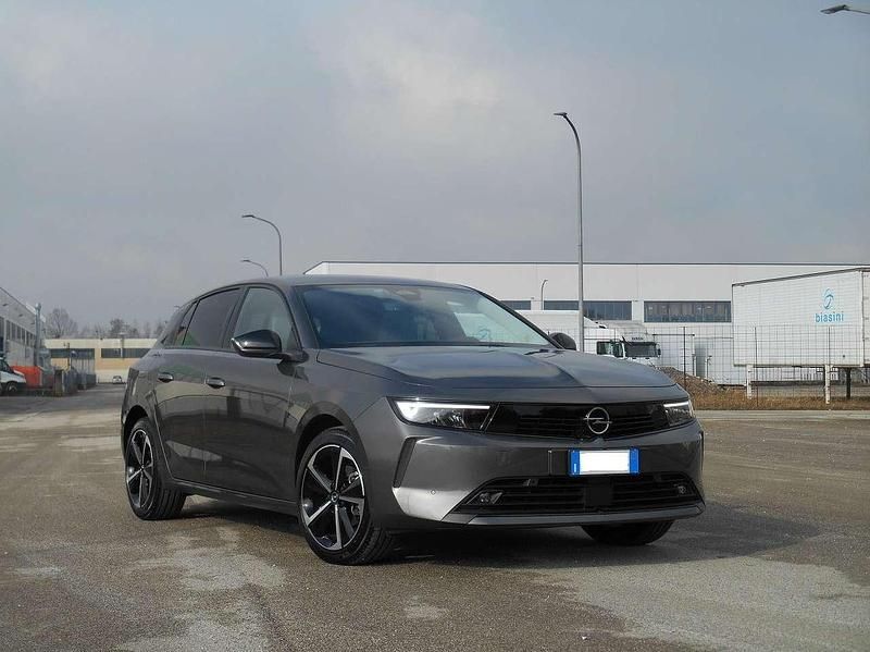 Usata Opel Astra Elegance 131 CV (96 kW) 2023 Grigio Berlina