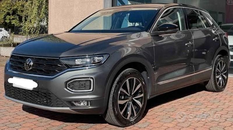 Usata VW T-Roc 115 CV (84 kW) 2024 Grigio SUV