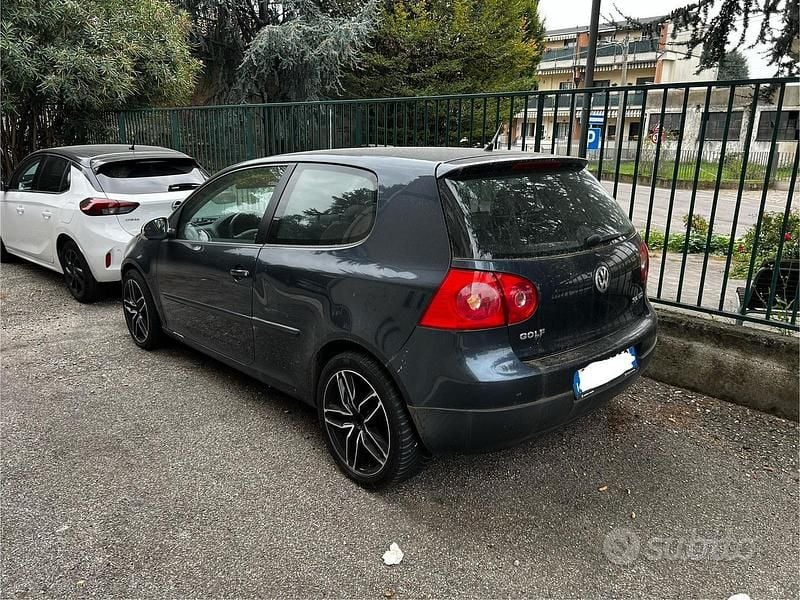 Usata VW Golf V Sportline 2005 Utilitaria