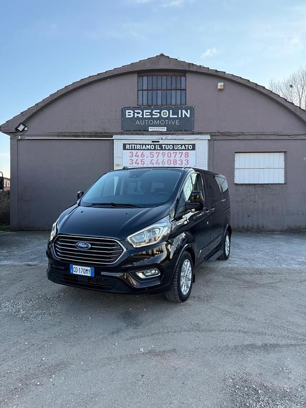 Usata Ford Tourneo 184 CV (135 kW) 2021 Nero Monovolume