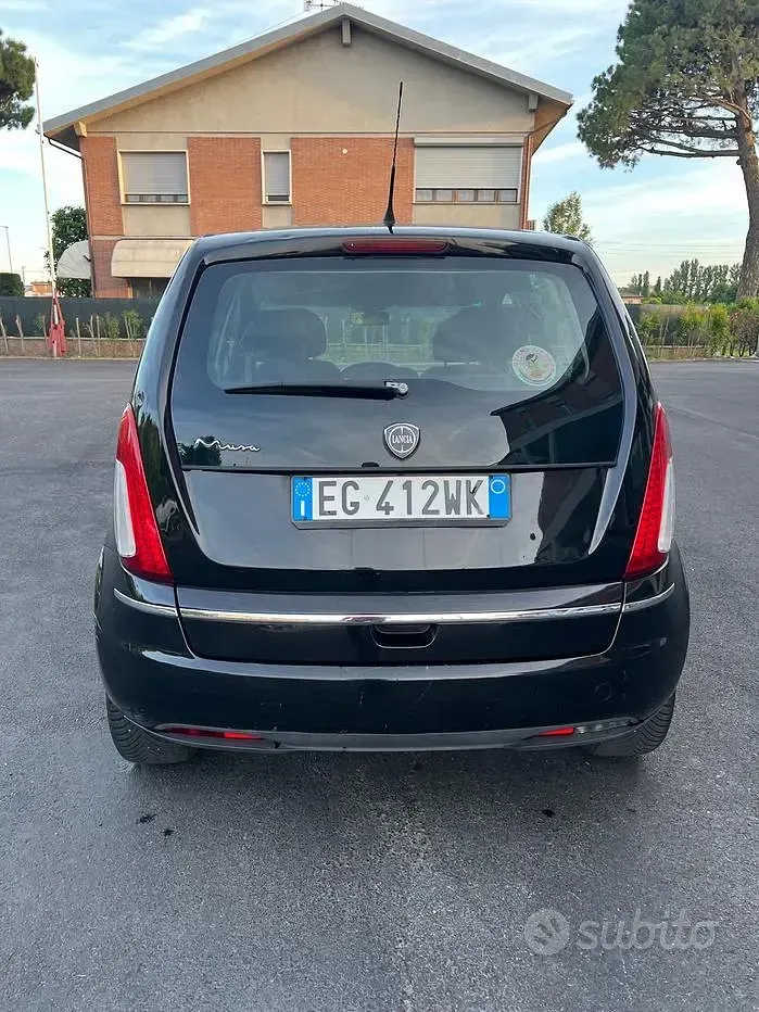 Usata Lancia Musa 95 CV (69 kW) 2011 Nero Monovolume