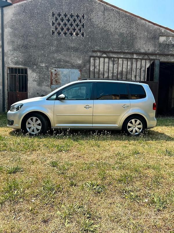 Usata VW Touran Comfortline 105 CV (77 kW) 2011 Grigio Monovolume