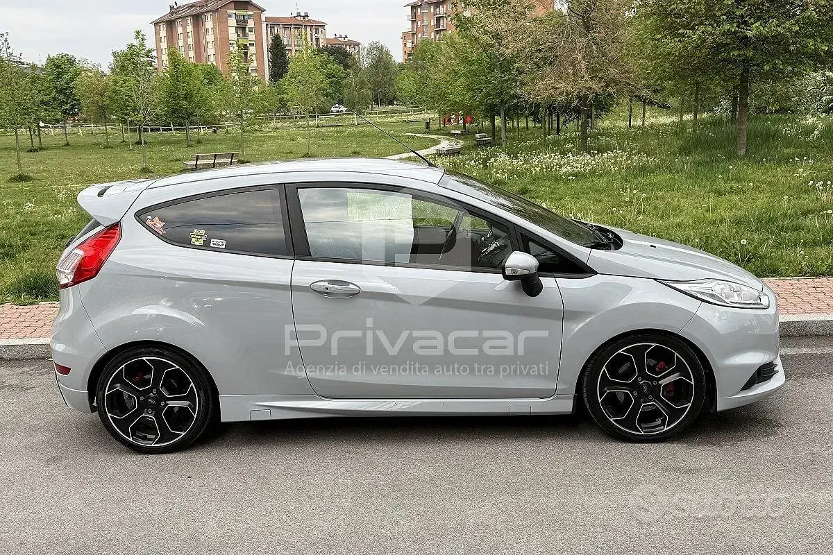 Usata Ford Fiesta ST200 200 CV (147 kW) 2017 Grigio Utilitaria