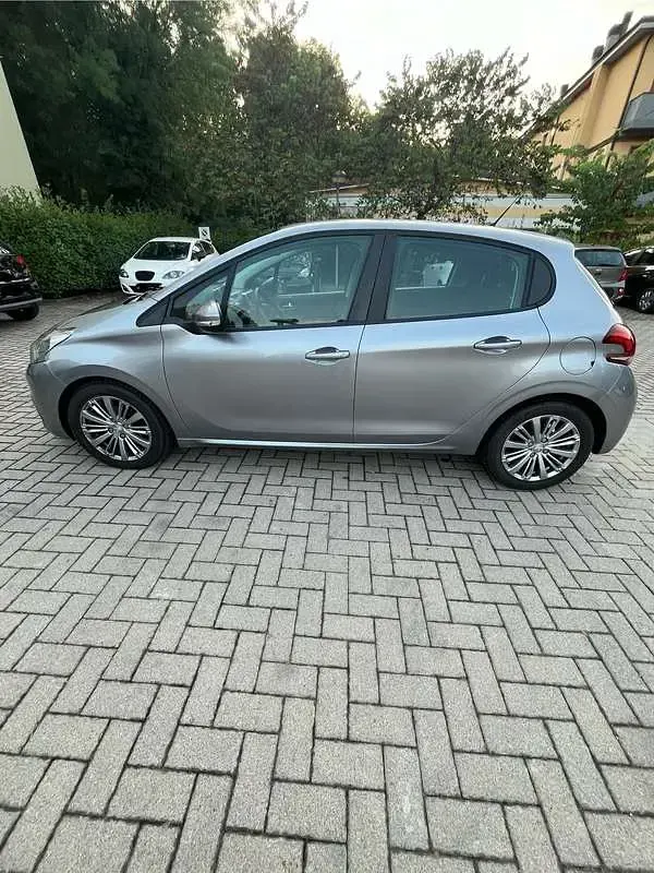 Usata Peugeot 208 Active 102 CV (75 kW) 2019 Grigio Utilitaria
