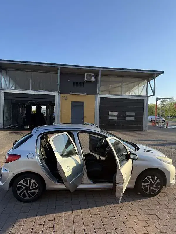 Usata Peugeot 206 60 CV (44 kW) 2012 Berlina