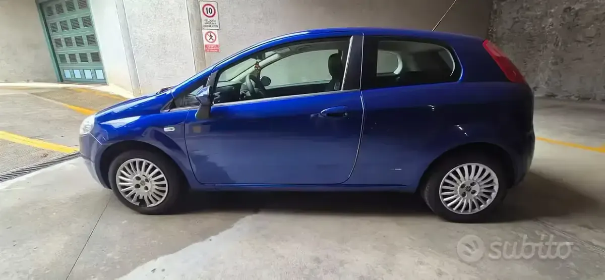Usata Fiat Grande Punto Active 75 CV (55 kW) 2007 Blu Utilitaria