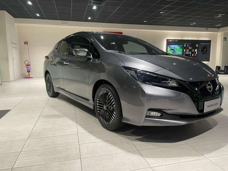 Usata Nissan Leaf N-Connecta 89 kW (122 CV) 2024 Grigio Utilitaria