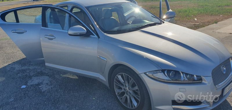 Usata Jaguar XF 300 CV (220 kW) 2011 Grigio Berlina