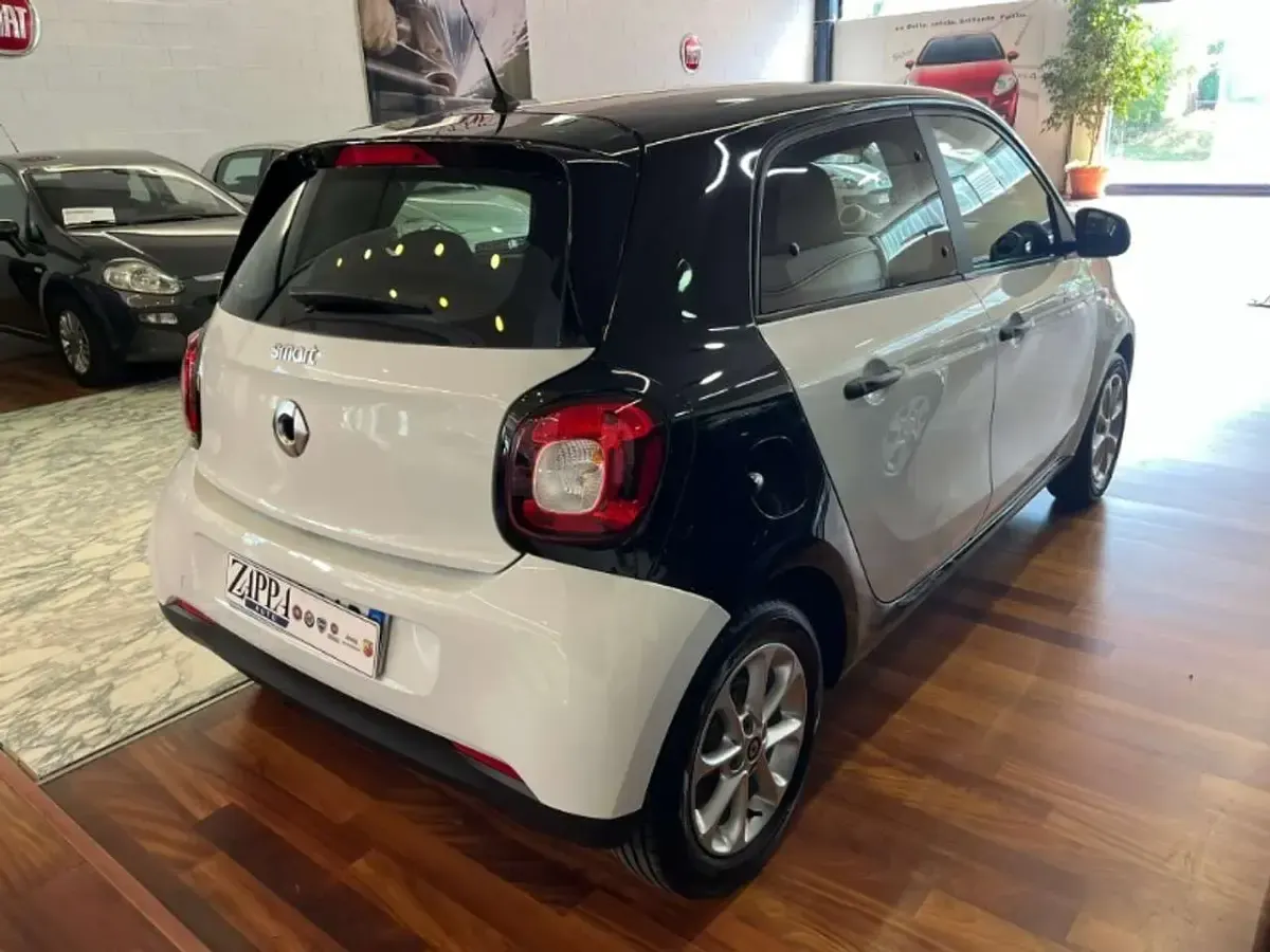 Usata Smart ForFour 71 CV (52 kW) 2015 Bianco Utilitaria