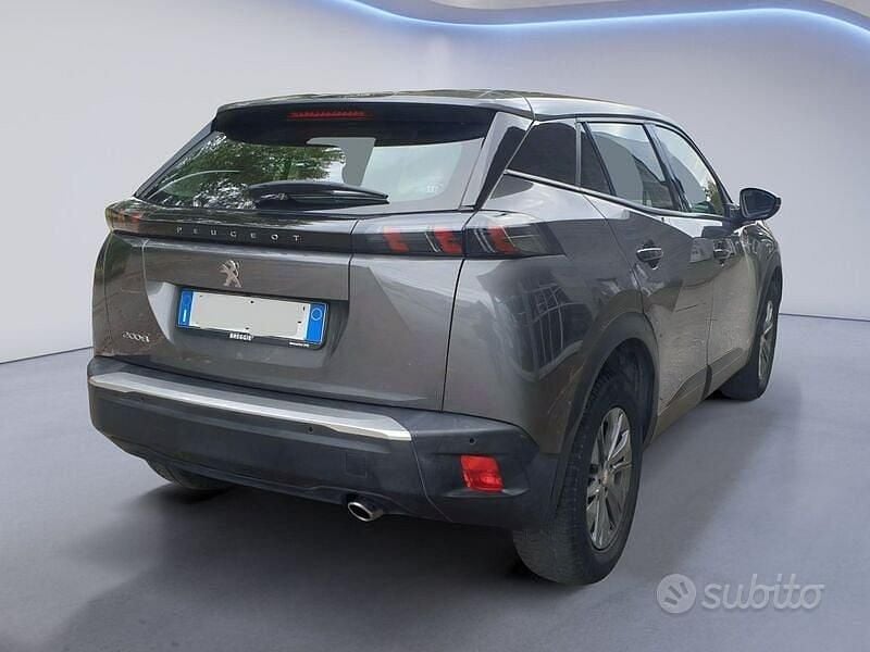 Usata Peugeot 2008 Active 110 CV (80 kW) 2021 Grigio scuro SUV