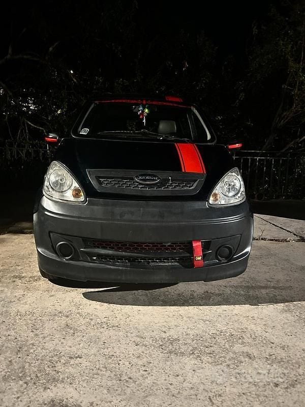 Nero Usata 2011 Microcar M8 Due volumi | 1850 € - Immagine 1/2