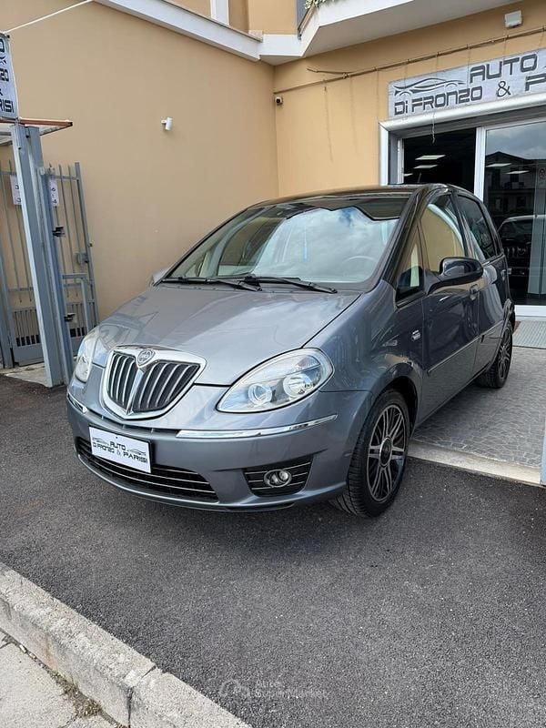Usata Lancia Musa 77 CV (56 kW) 2011 Gray Monovolume
