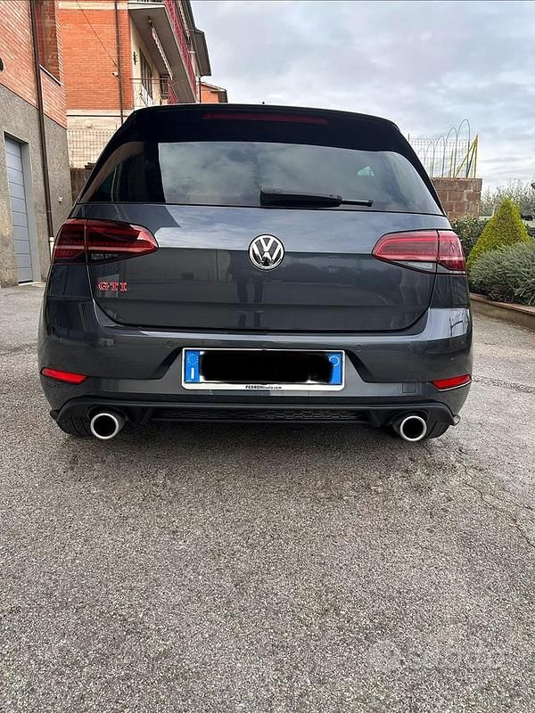 Usata VW Golf VII GTI 245 CV (180 kW) 2019 Grigio Utilitaria