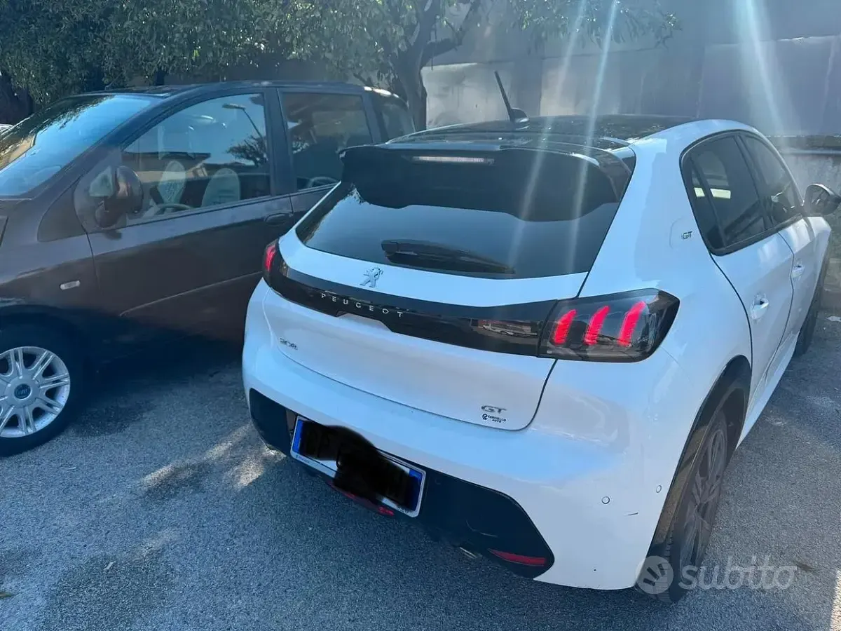 Usata Peugeot 208 GT 82 CV (60 kW) 2023 Bianco Utilitaria