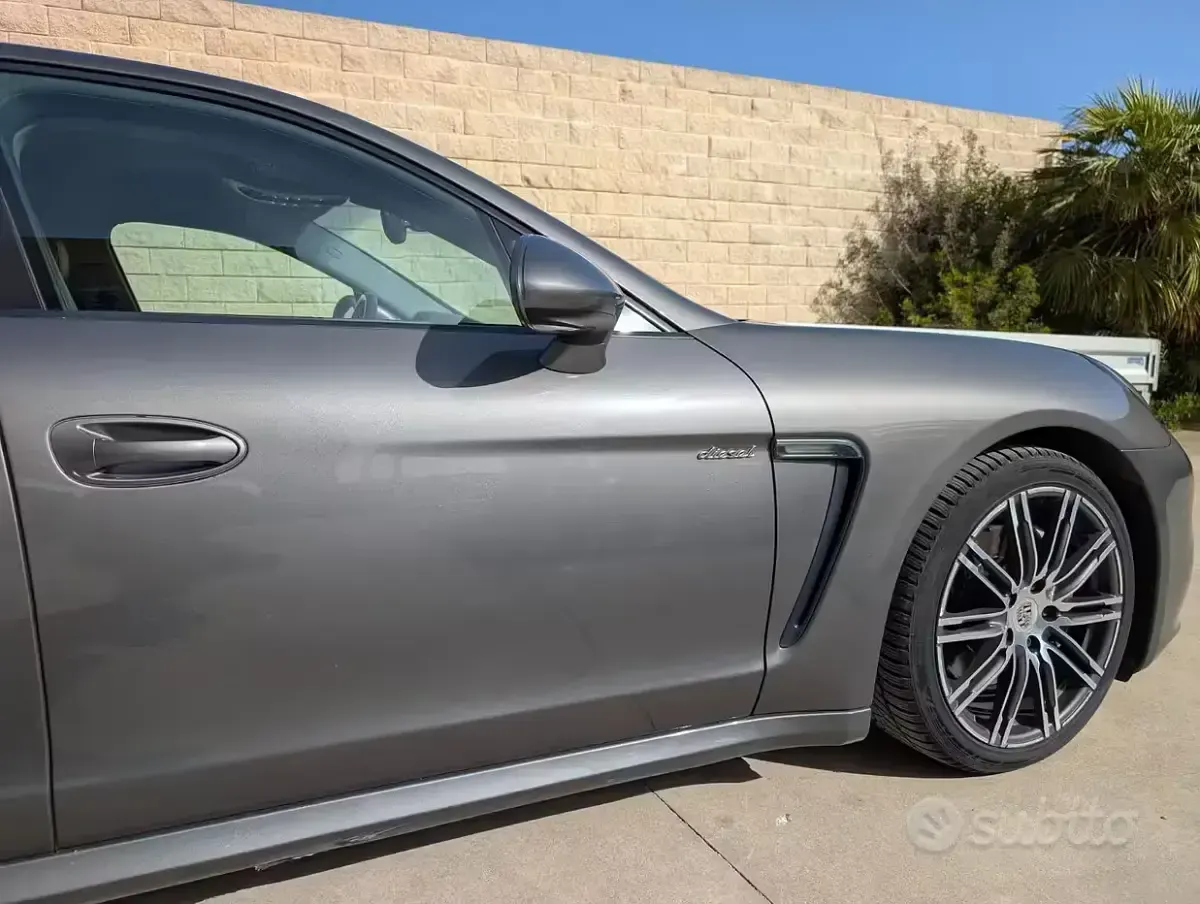 Usata Porsche Panamera Platinum Edition 250 CV (183 kW) 2014 Grigio Utilitaria