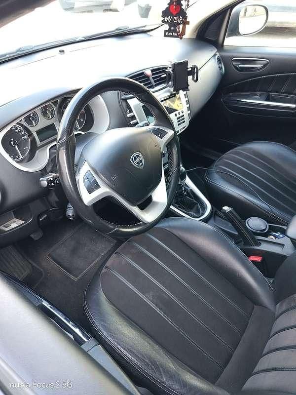 Usata Lancia Delta 120 CV (88 kW) 2010 Utilitaria