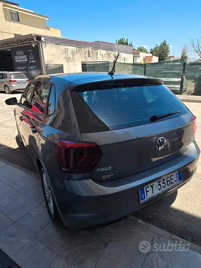 Usata VW Polo Comfortline 90 CV (66 kW) 2019 Grigio Utilitaria