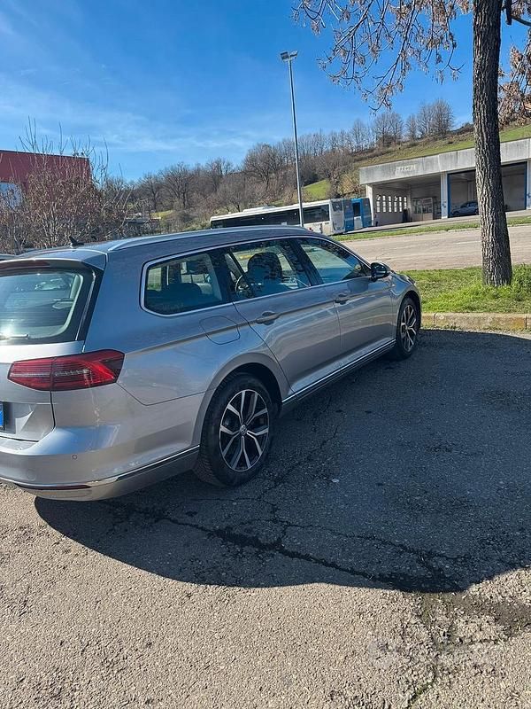 Usata VW Passat S 150 CV (110 kW) 2018 Grigio Station wagon