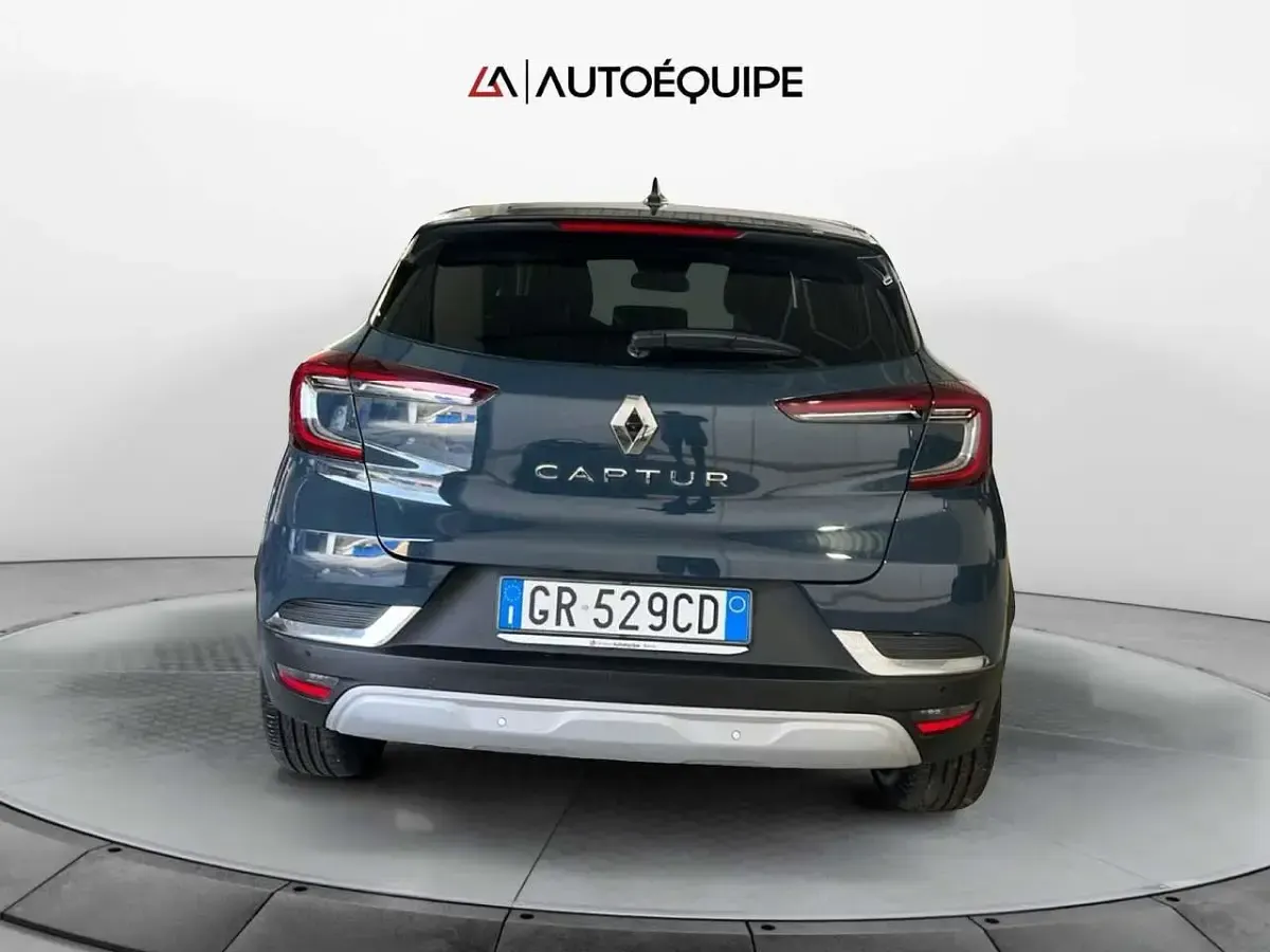Usata Renault Captur Techno 101 CV (74 kW) 2023 Blu SUV