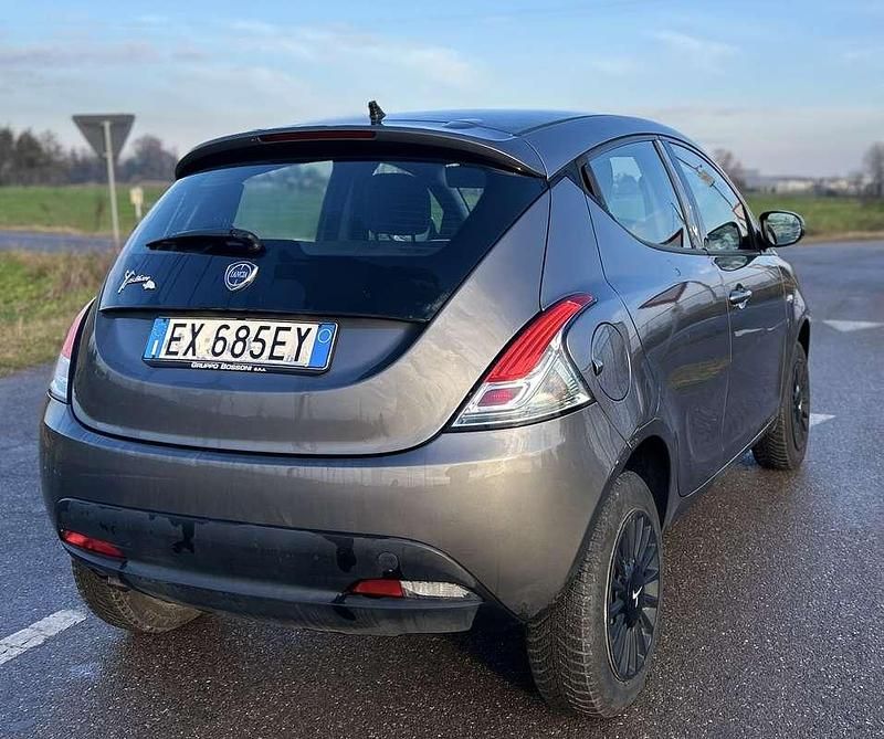 Usata Lancia Ypsilon Gold 80 CV (58 kW) 2014 Utilitaria