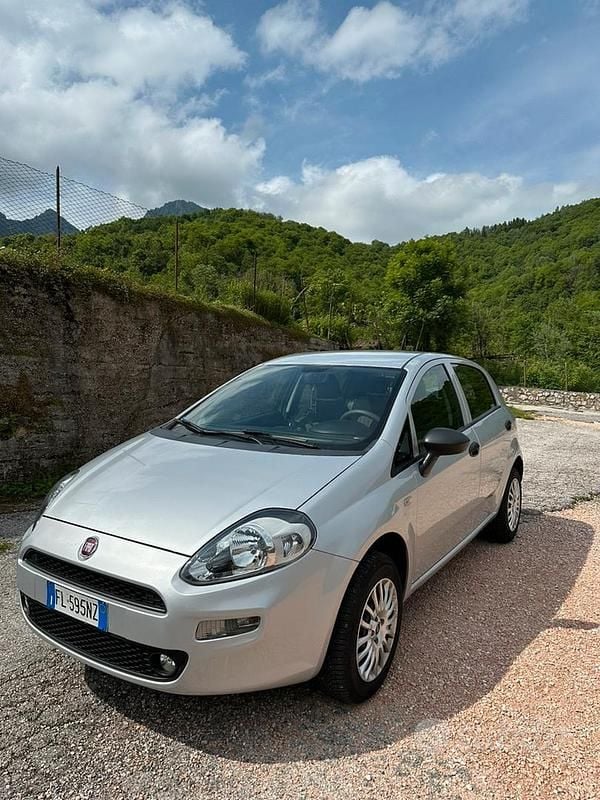 Usata Fiat Grande Punto 77 CV (56 kW) 2017 Grigio Utilitaria