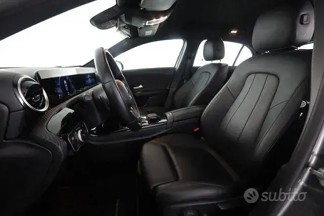 Usata Mercedes A180 Business 116 CV (85 kW) 2019 Grigio Berlina