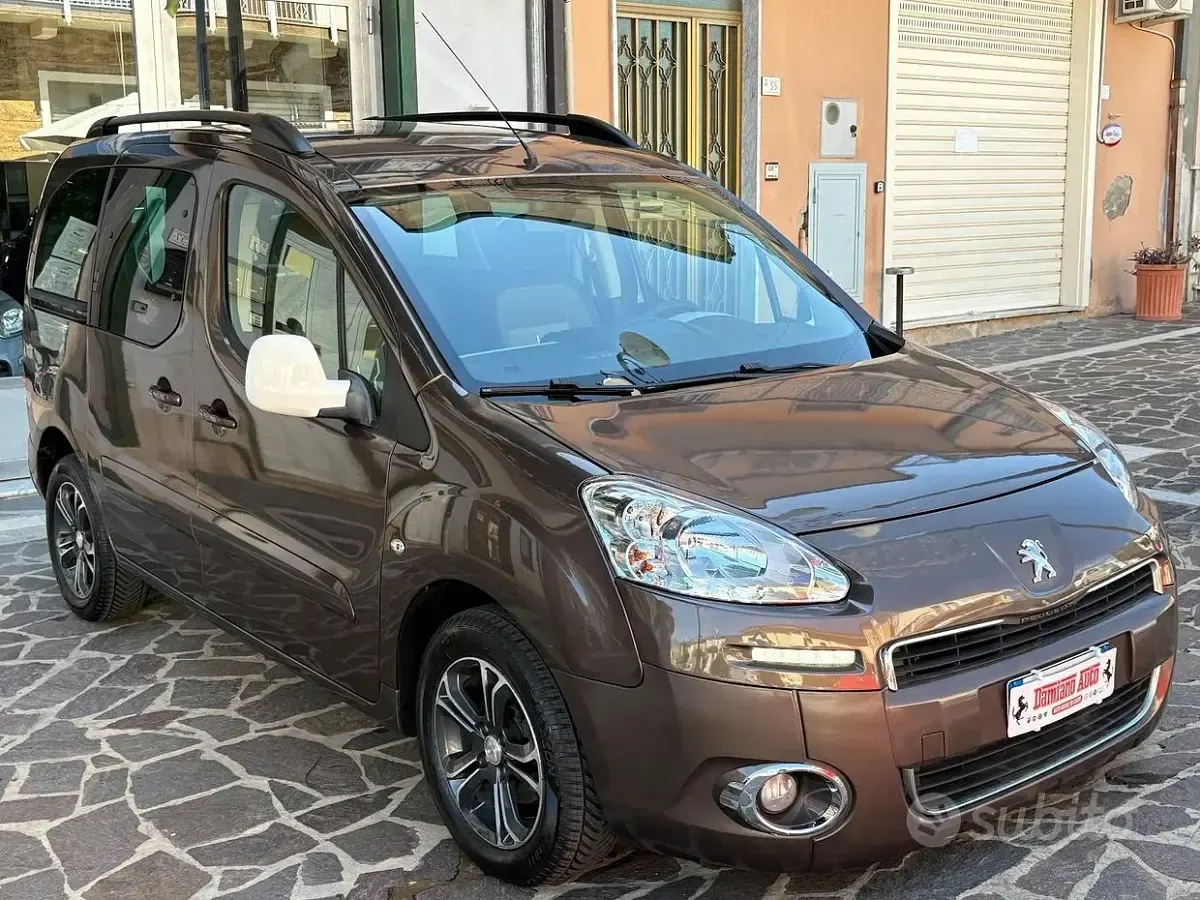 Usata Peugeot Partner 92 CV (67 kW) 2013 Marrone Monovolume